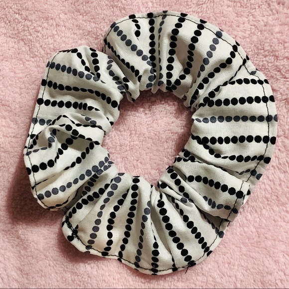 Scrunchies 7-pack black & white - 5” - Picture 3 of 5